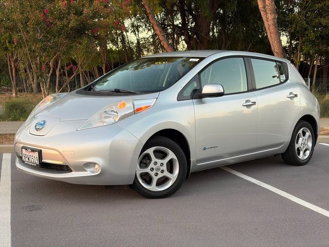 Used 2015 Nissan Leaf SV w/ Premium Package FWD image 7