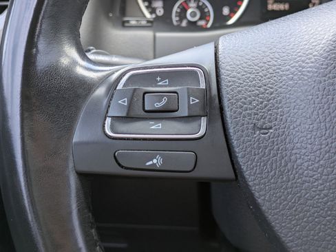 Used 2017 Volkswagen Tiguan S image 17