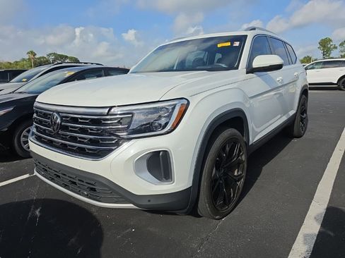 Used 2024 Volkswagen Atlas SEL AWD/4WD image 4