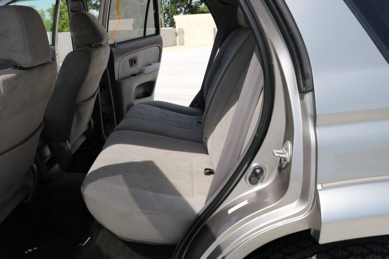 Used 2002 Toyota 4Runner SR5 AWD/4WD image 90
