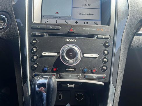 Used 2017 Ford Explorer Limited image 22