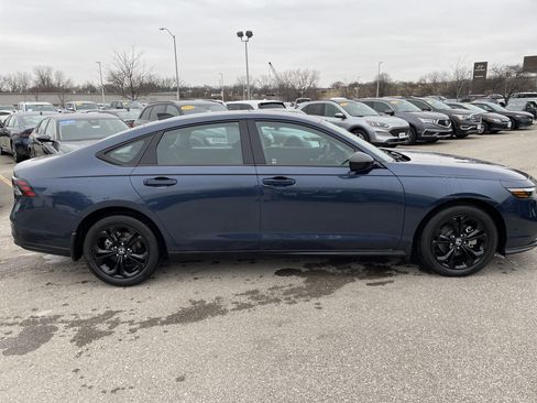 Certified 2025 Honda Accord SE image 4