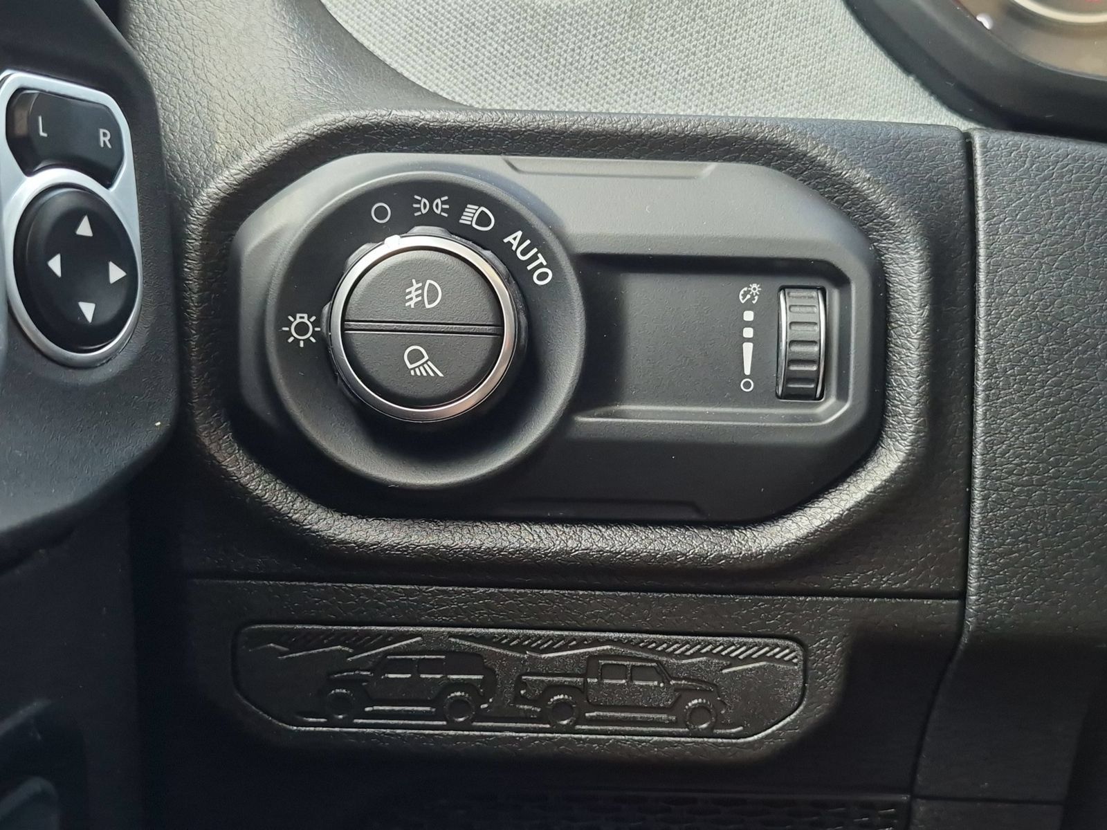 Used 2024 Jeep Gladiator Sport AWD/4WD image 21