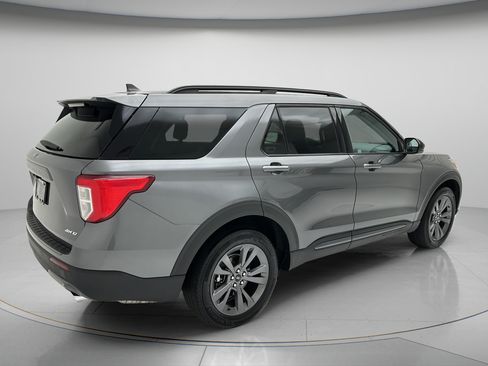 Used 2024 Ford Explorer XLT w/ Equipment Group 202A AWD/4WD image 5