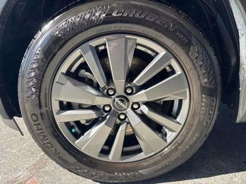 Used 2025 Nissan Pathfinder SV image 16