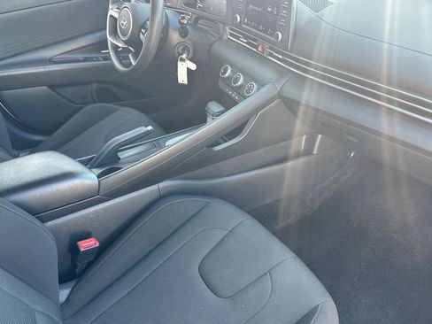 Used 2024 Hyundai Elantra SE image 15