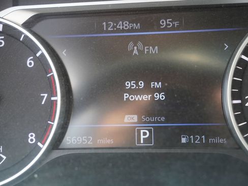 Used 2023 Nissan Sentra SR w/ SR Premium Package FWD image 8