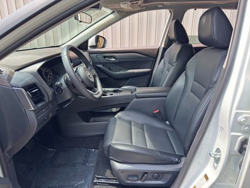 Used 2023 Nissan Rogue SV w/ SV Premium Package FWD image 16