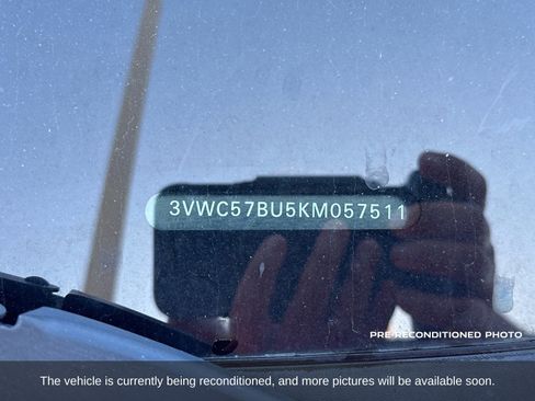 Used 2019 Volkswagen Jetta SE FWD image 3