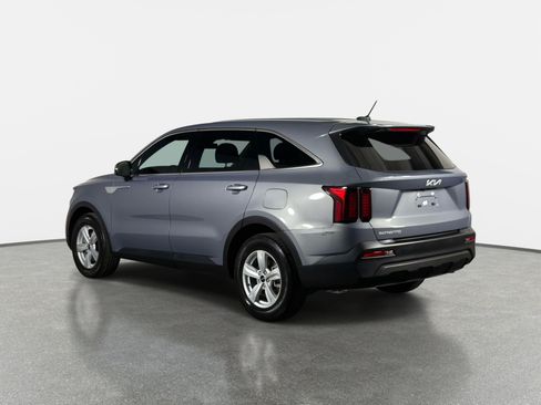 Used 2023 Kia Sorento LX FWD image 11