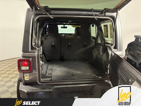 Used 2021 Jeep Wrangler Unlimited Sahara AWD/4WD image 9