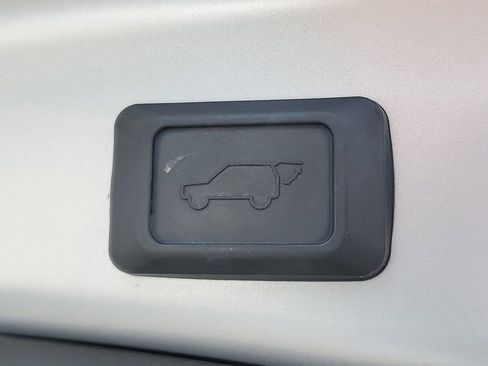 Used 2024 Toyota RAV4 XLE Premium image 8