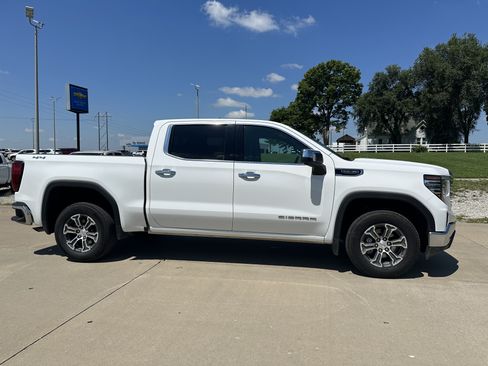 Used 2026 GMC Sierra 1500 SLT AWD/4WD image 4