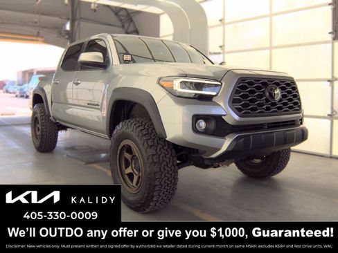 Used 2022 Toyota Tacoma TRD Off-Road AWD/4WD image 1