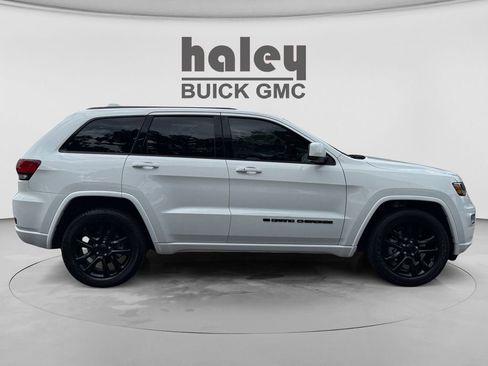 Used 2022 Jeep Grand Cherokee Laredo X RWD image 6