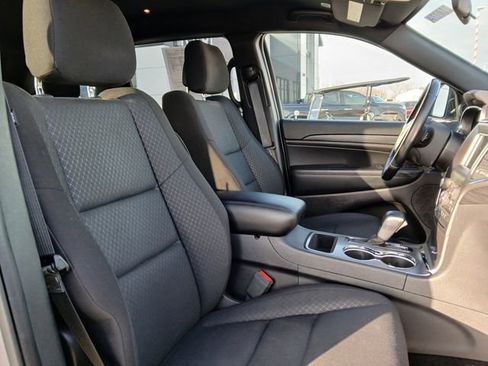 Used 2020 Jeep Grand Cherokee Laredo image 25