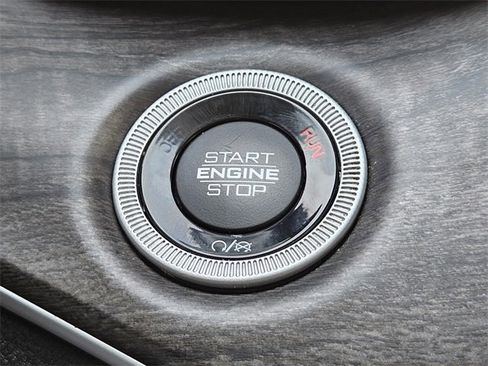 Used 2023 Jeep Grand Cherokee L Limited image 20