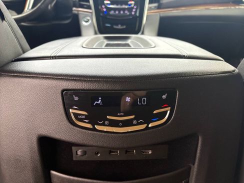 Used 2020 Cadillac Escalade Premium Luxury AWD/4WD image 30