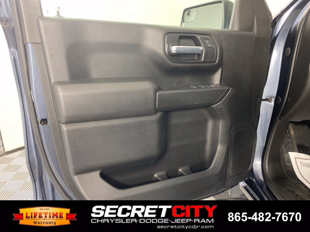 Used 2021 Chevrolet Silverado 1500 Custom Trail Boss AWD/4WD image 12