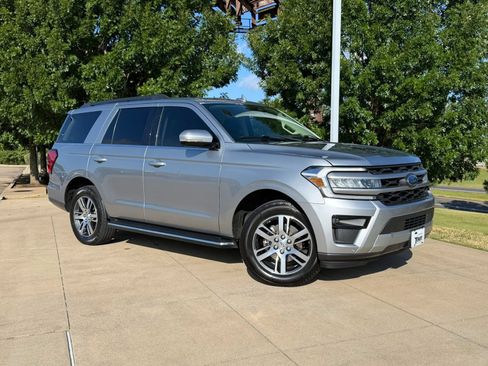 Used 2023 Ford Expedition XLT RWD image 1