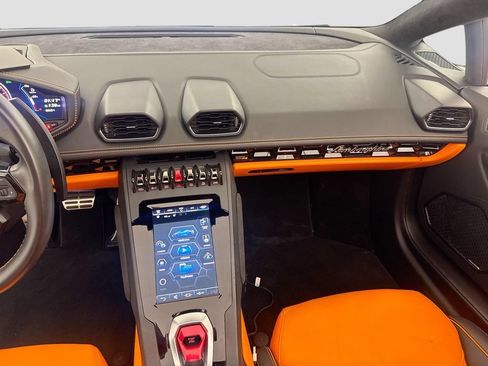 Used 2020 Lamborghini Huracan EVO RWD image 24