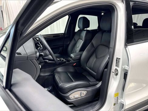Used 2026 Porsche Macan AWD/4WD image 7