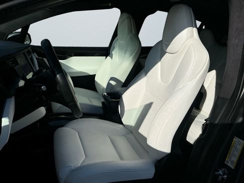 Used 2019 Tesla Model X Long Range image 10