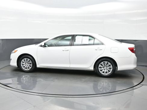 Used 2014 Toyota Camry LE FWD image 3