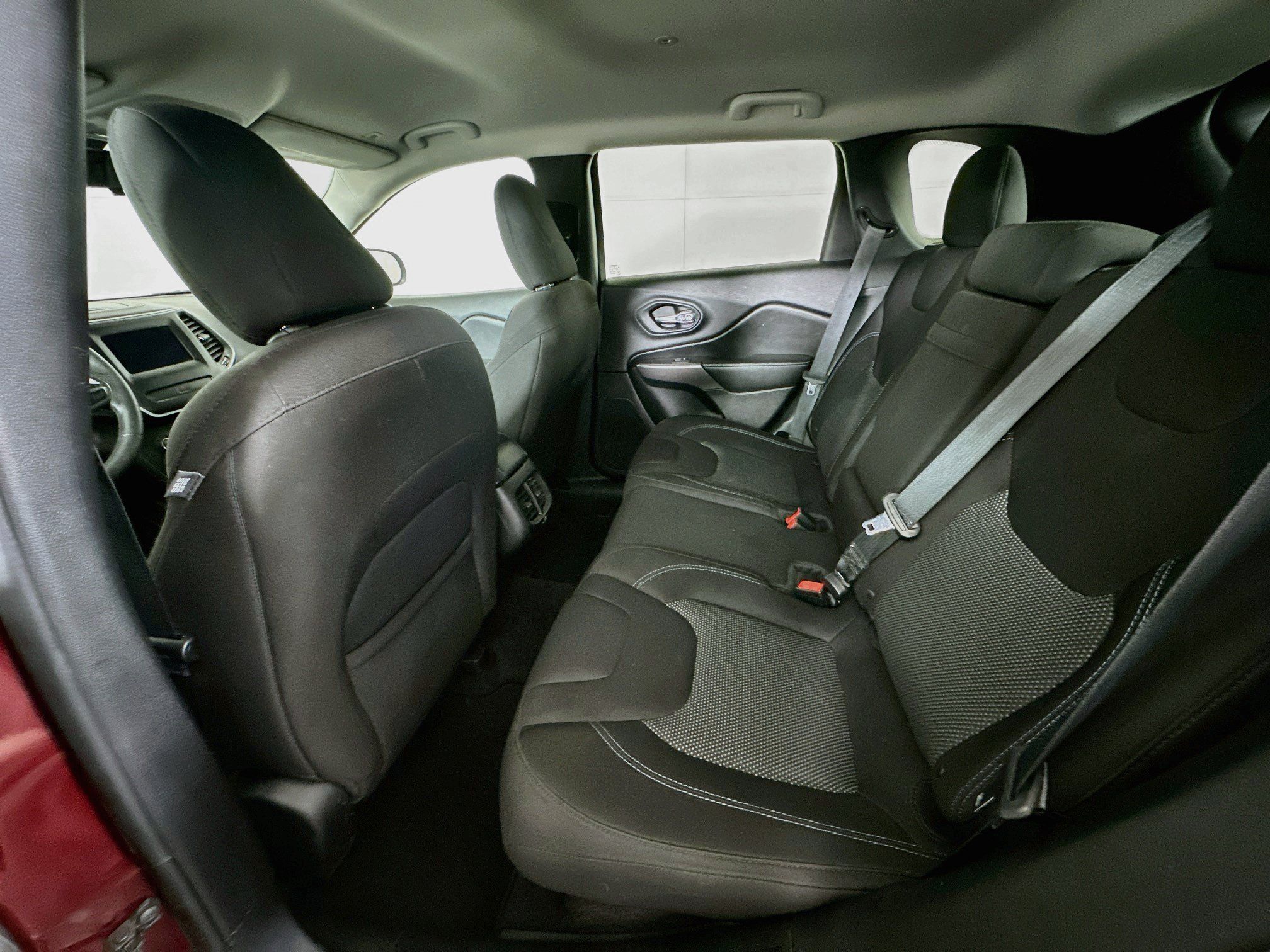 Used 2019 Jeep Cherokee Latitude w/ Popular Appearance Group FWD image 26