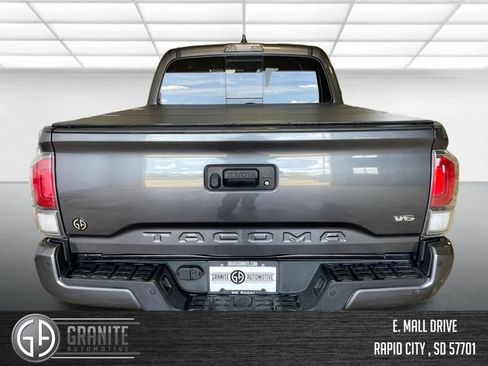 Used 2022 Toyota Tacoma TRD Off-Road w/ Technology Package AWD/4WD image 5