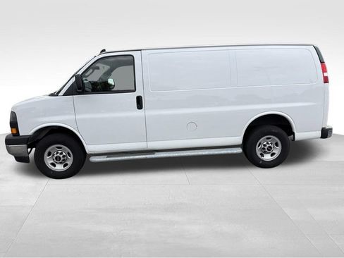 Used 2024 GMC Savana 2500 w/ Driver Convenience Package RWD image 2