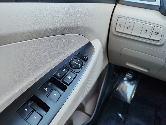 Used 2016 Hyundai Tucson Sport FWD image 34
