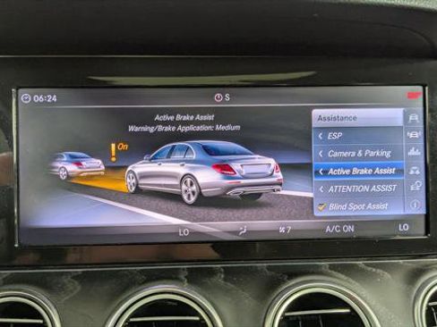 Used 2018 Mercedes-Benz E 400 4MATIC Sedan image 32