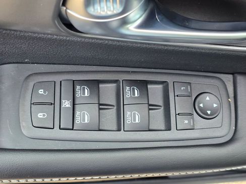 New 2026 Chrysler Pacifica Select image 12