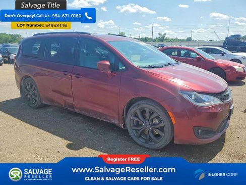 Used 2018 Chrysler Pacifica Touring-L w/ Premium Audio Group FWD image 5