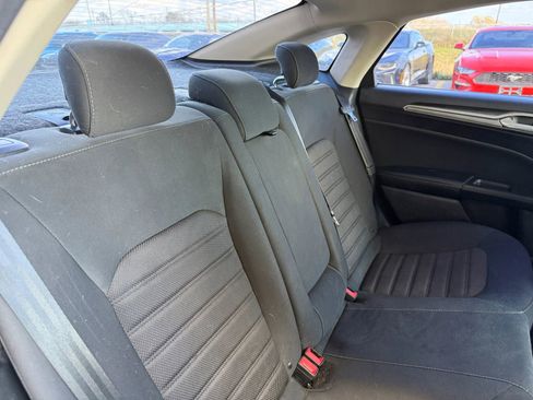 Used 2020 Ford Fusion SE image 32