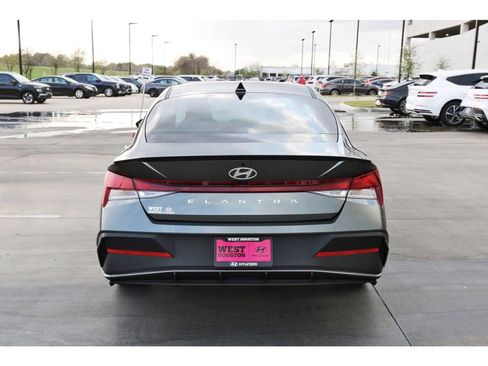 Certified 2025 Hyundai Elantra Sport FWD image 7