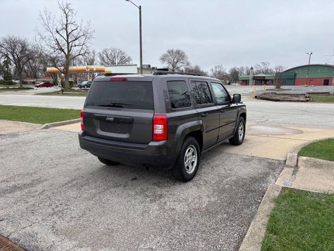 Used 2015 Jeep Patriot Sport image 12