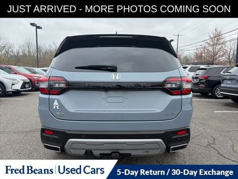 Used 2025 Honda Pilot Elite image 6