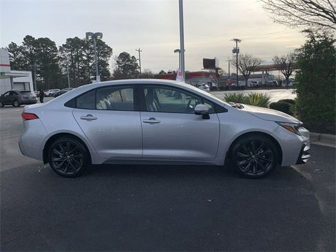 Used 2025 Toyota Corolla SE image 9