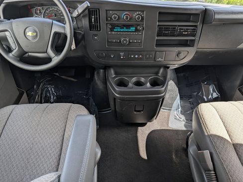 Used 2025 Chevrolet Express 3500 LT w/ LT Preferred Equipment Group RWD image 18