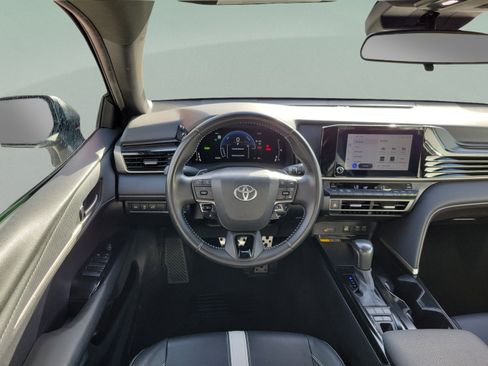 Used 2025 Toyota Camry SE FWD image 13
