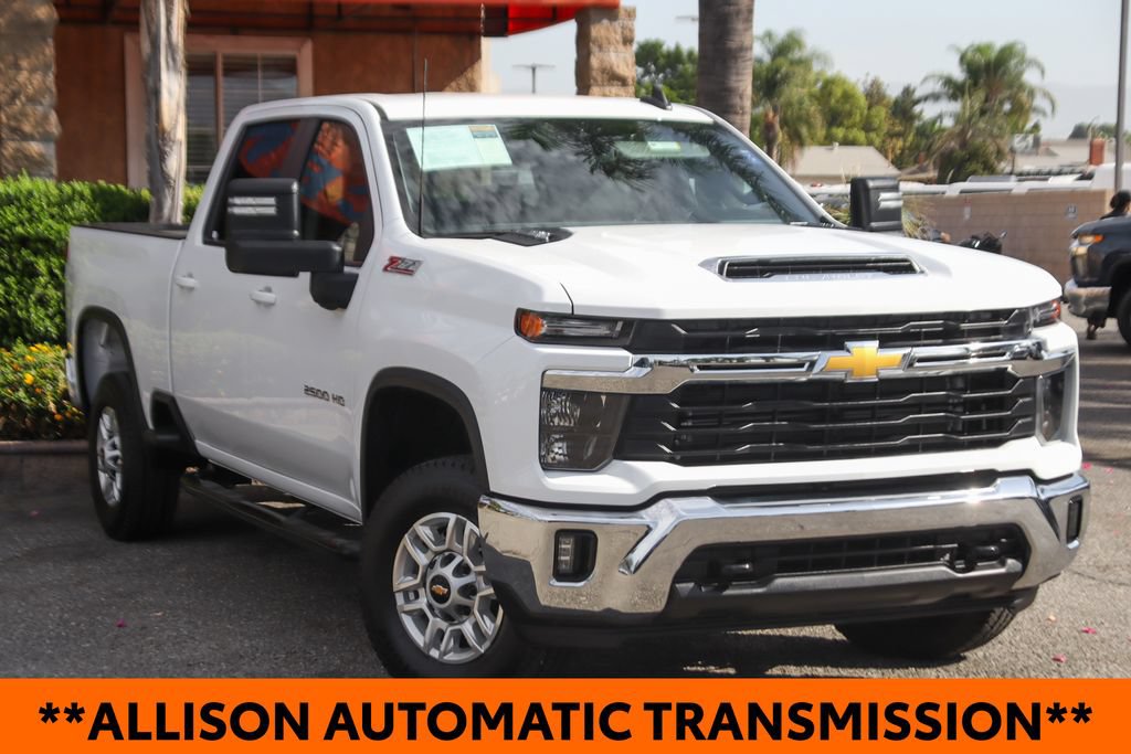 Used 2025 Chevrolet Silverado 2500 LT AWD/4WD image 2