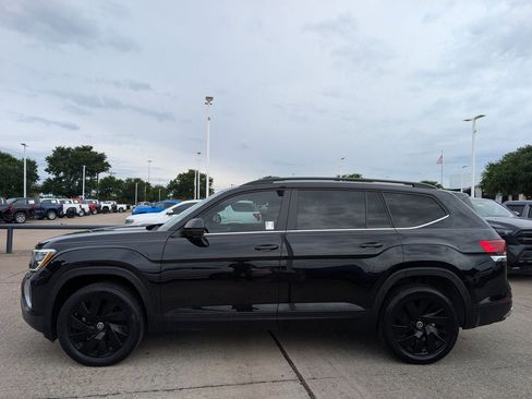 Used 2024 Volkswagen Atlas SE FWD image 3
