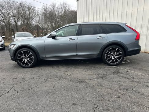 Used 2020 Volvo V90 T6 Cross Country image 9