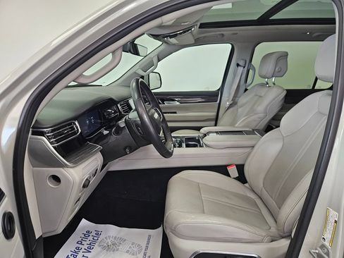 Used 2022 Jeep Wagoneer Series III w/ Premium Group I AWD/4WD image 3