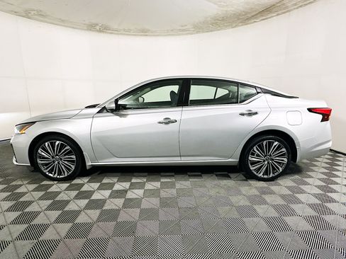 Used 2024 Nissan Altima 2.5 SL AWD/4WD image 6