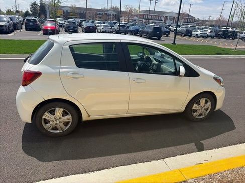 Used 2017 Toyota Yaris L image 9