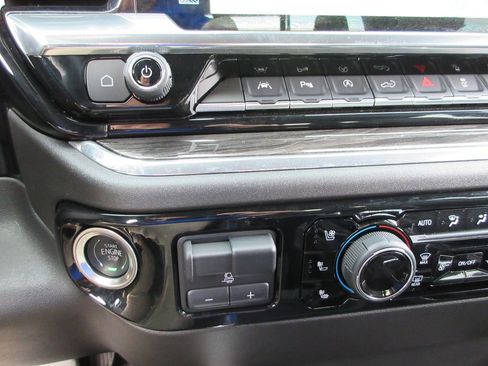 Certified 2025 Chevrolet Silverado 1500 LTZ image 35