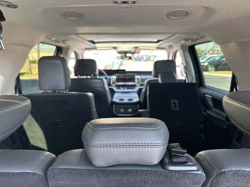 Used 2025 Ford Expedition Active image 16